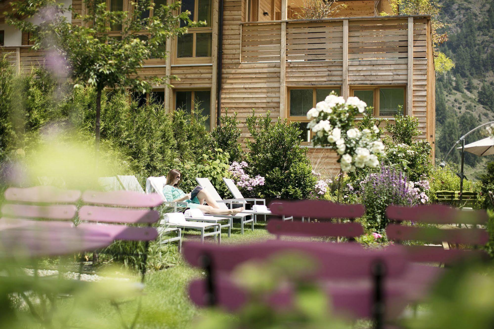 Goldene Rose Karthaus Hotel Senales Exterior photo
